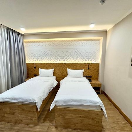 Dami Almaty Hotel Ngoại thất bức ảnh