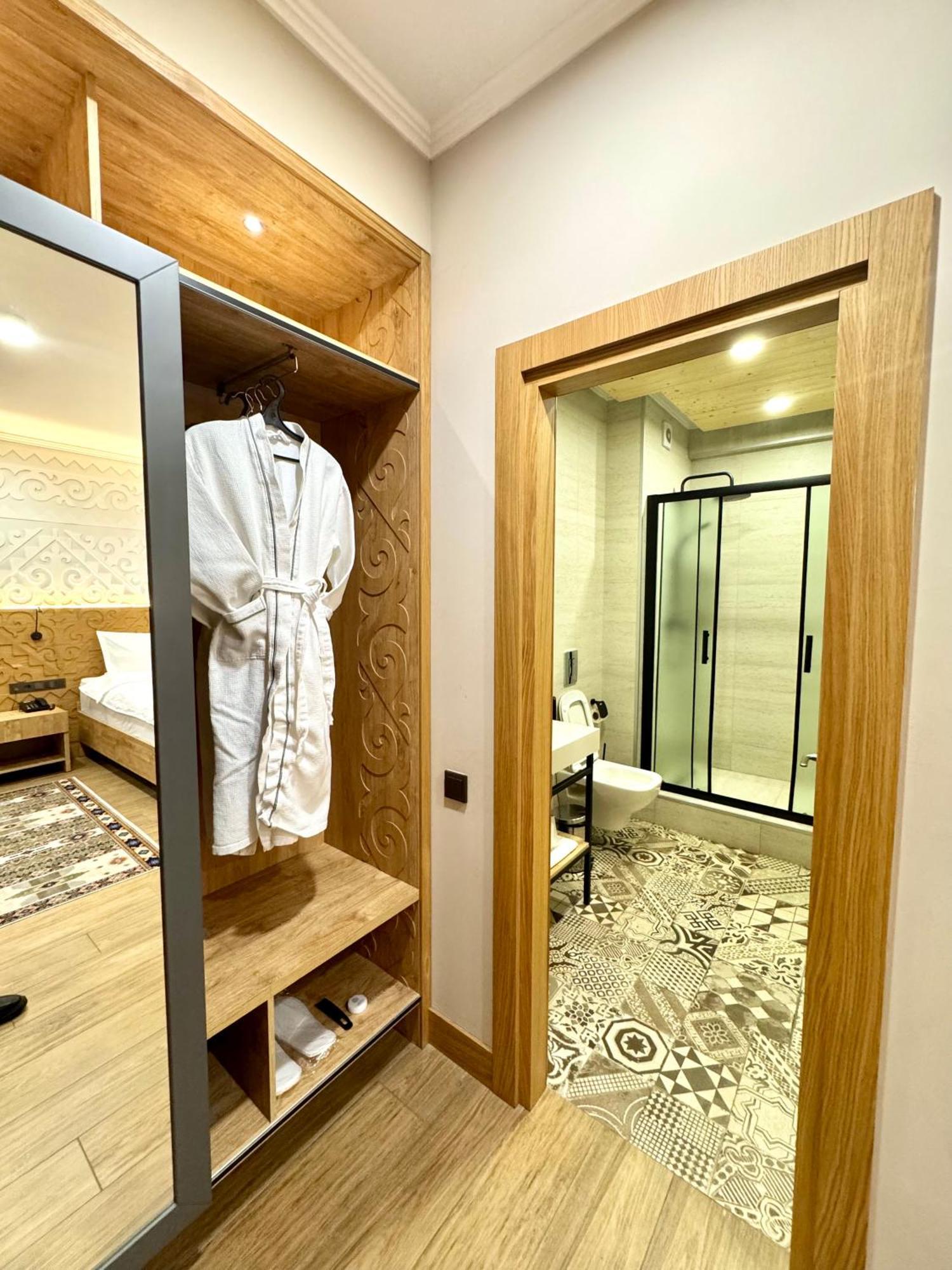 Dami Almaty Hotel Ngoại thất bức ảnh