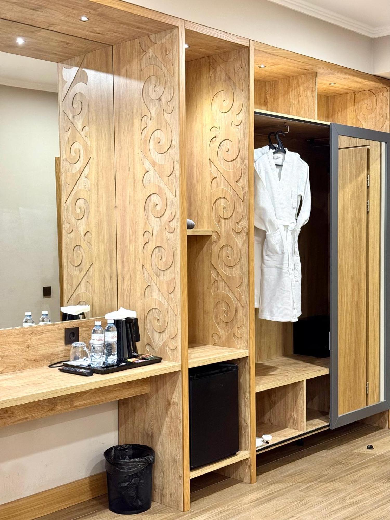 Dami Almaty Hotel Ngoại thất bức ảnh